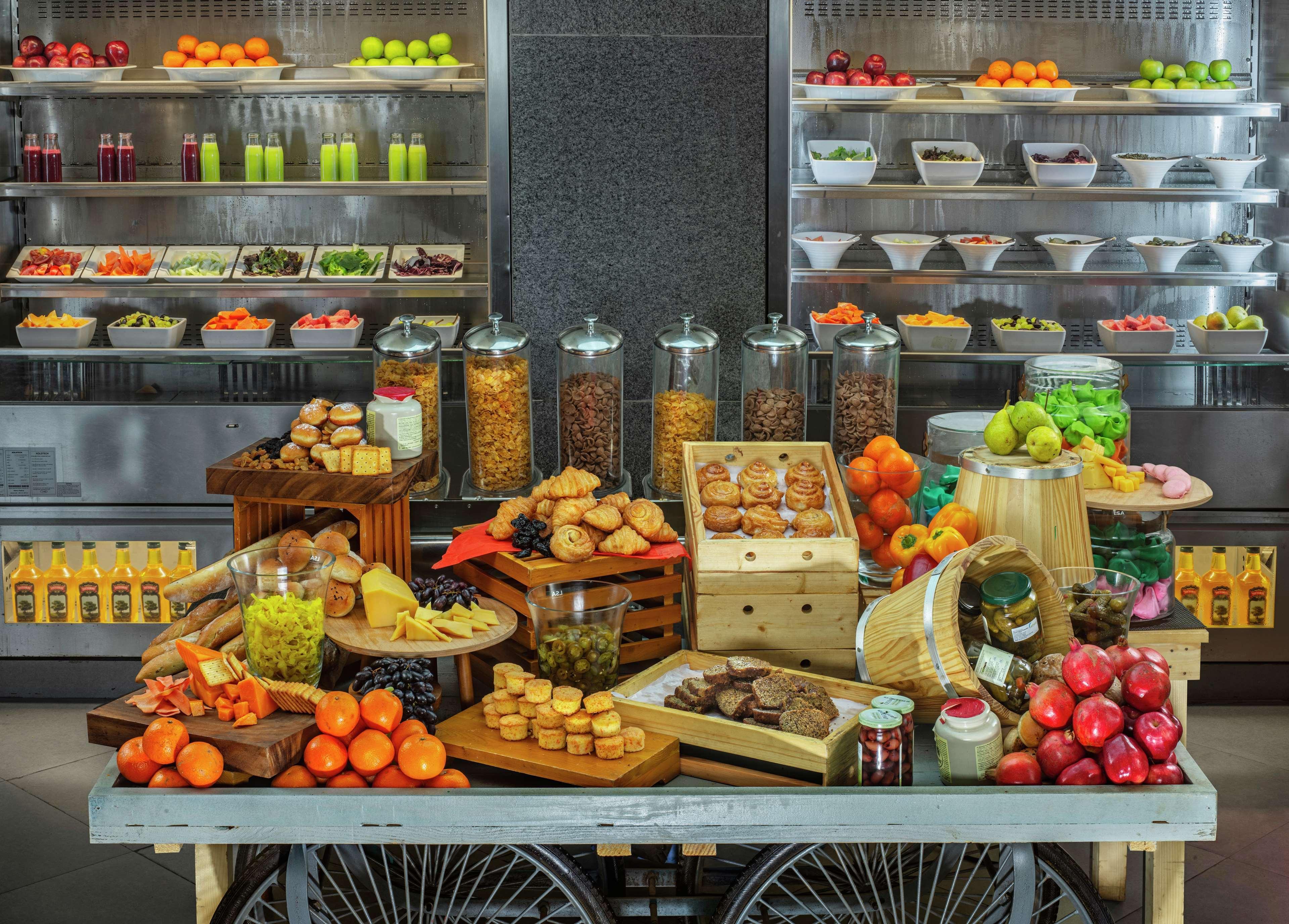 Doubletree By Hilton Goa - Panaji Hotel Buitenkant foto