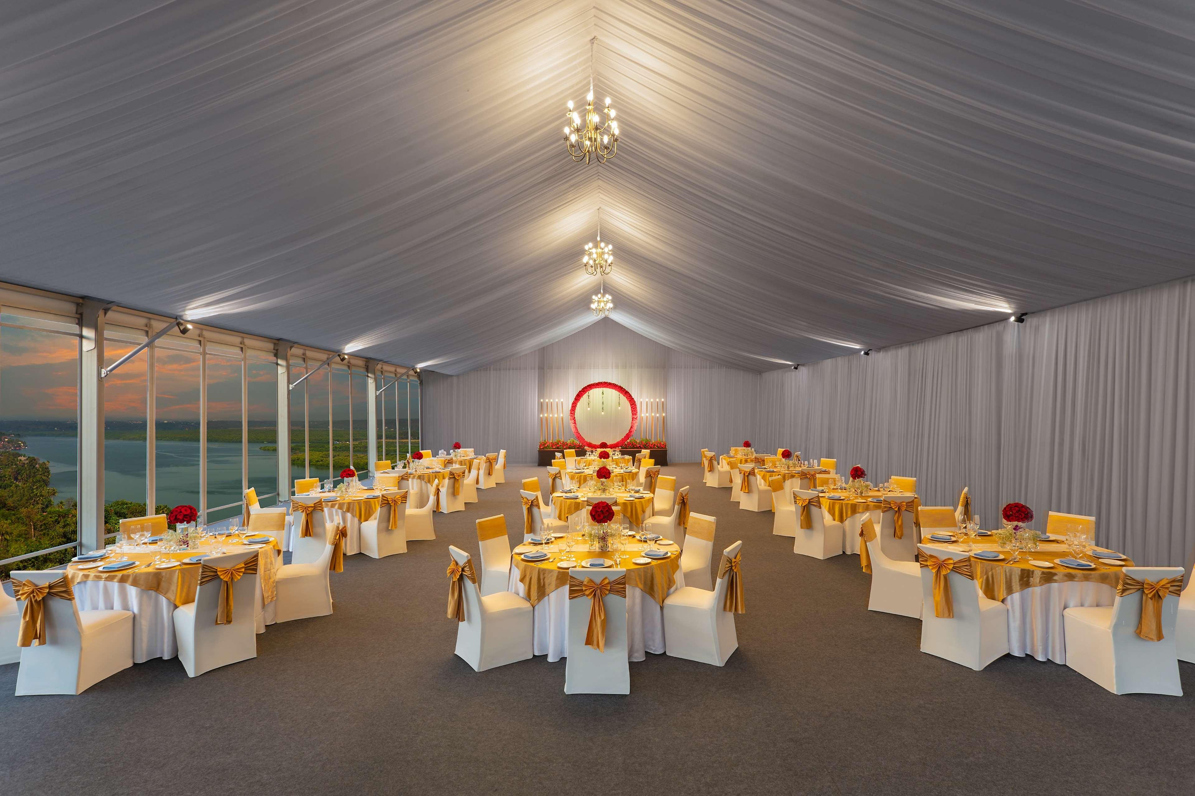 Doubletree By Hilton Goa - Panaji Hotel Buitenkant foto