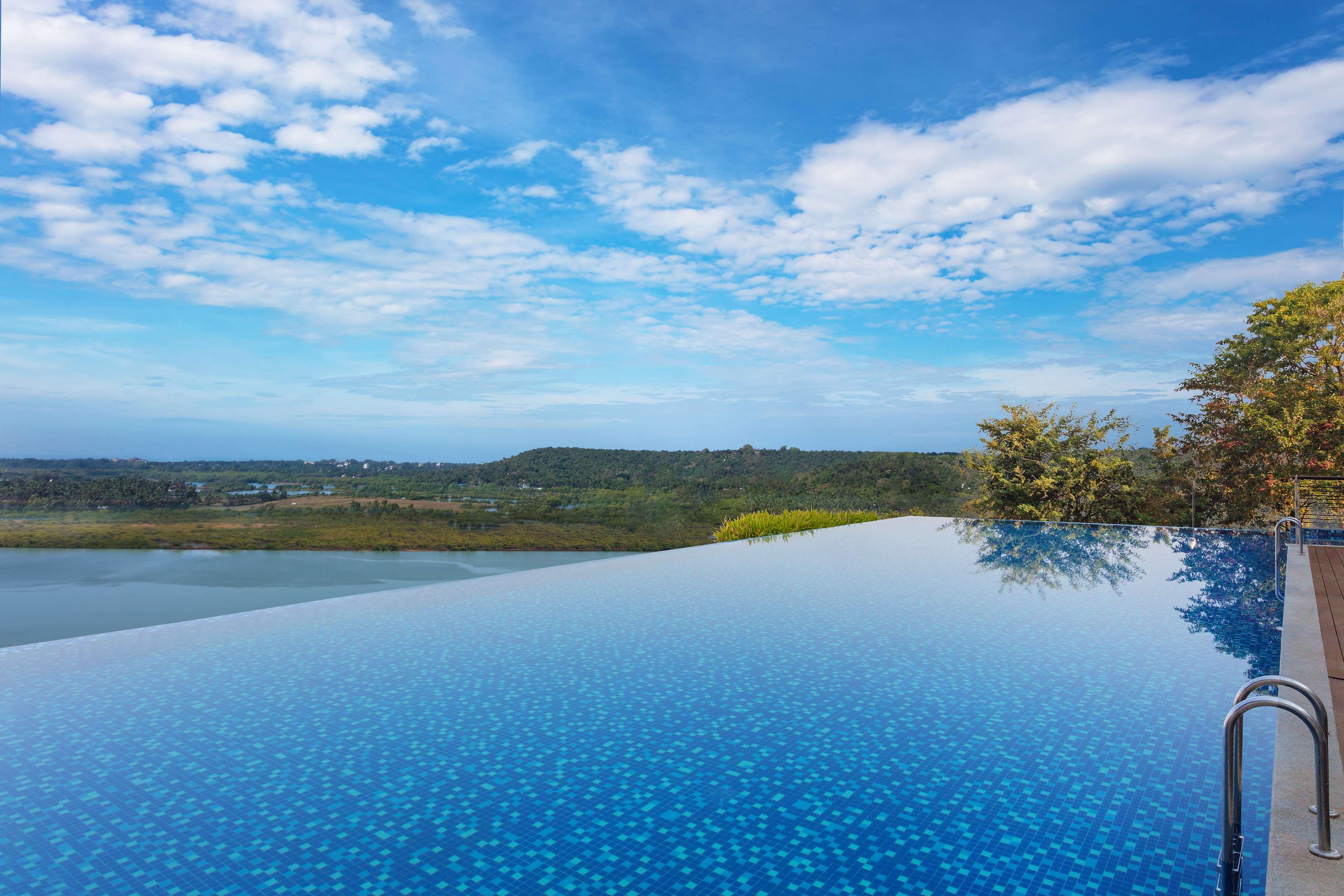 Doubletree By Hilton Goa - Panaji Hotel Buitenkant foto