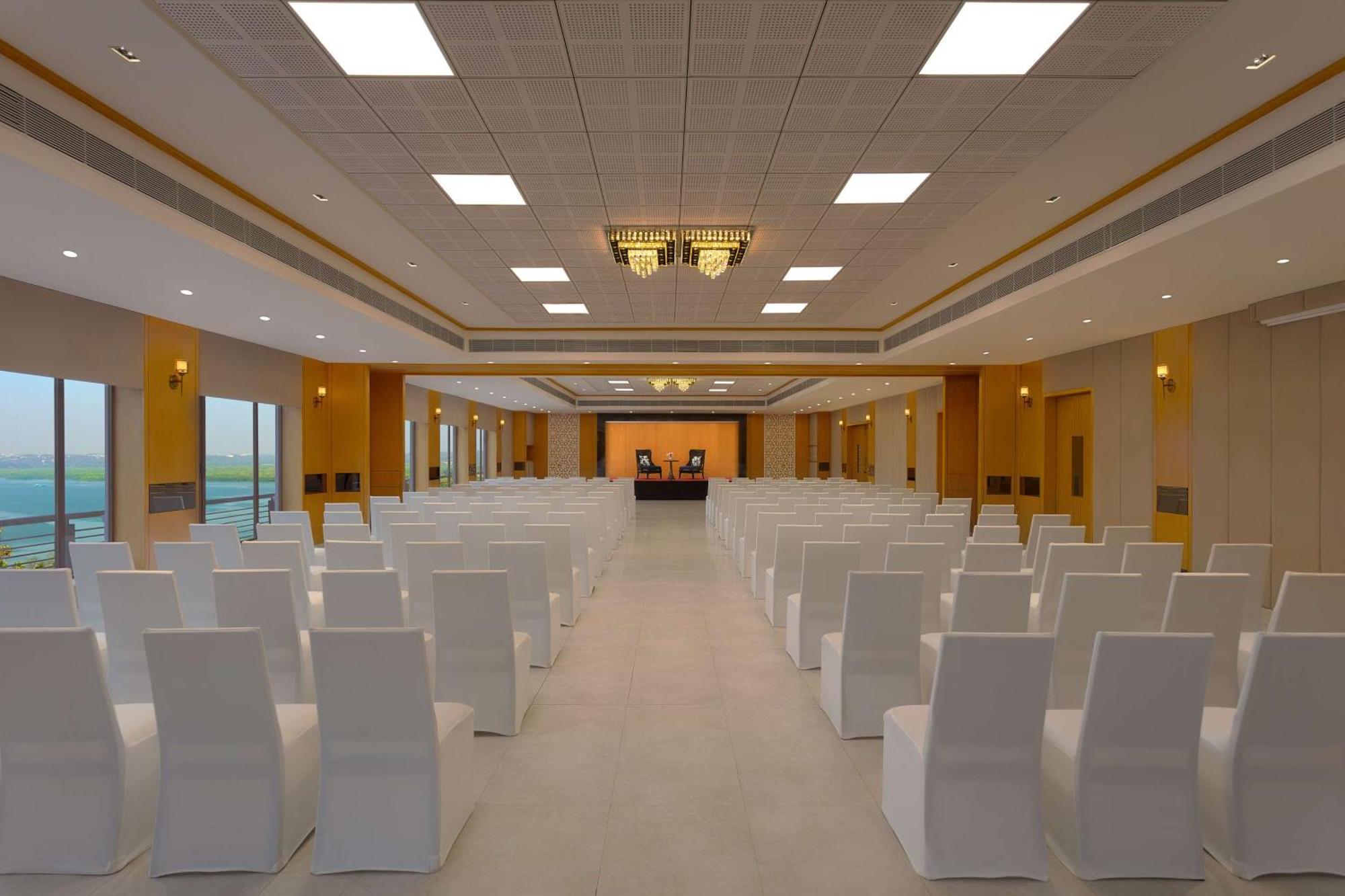 Doubletree By Hilton Goa - Panaji Hotel Buitenkant foto