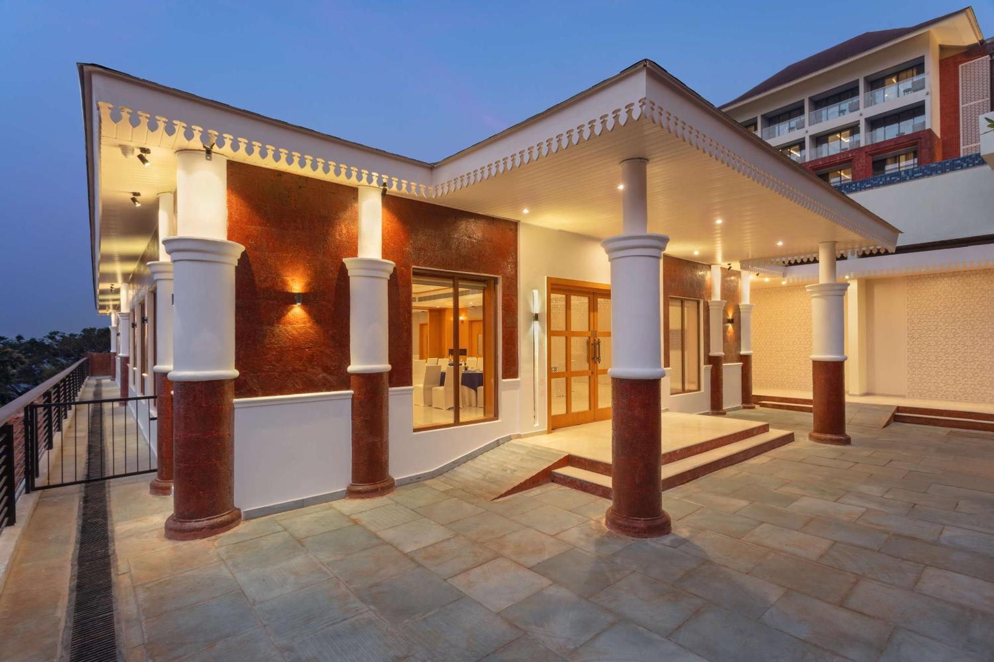 Doubletree By Hilton Goa - Panaji Hotel Buitenkant foto