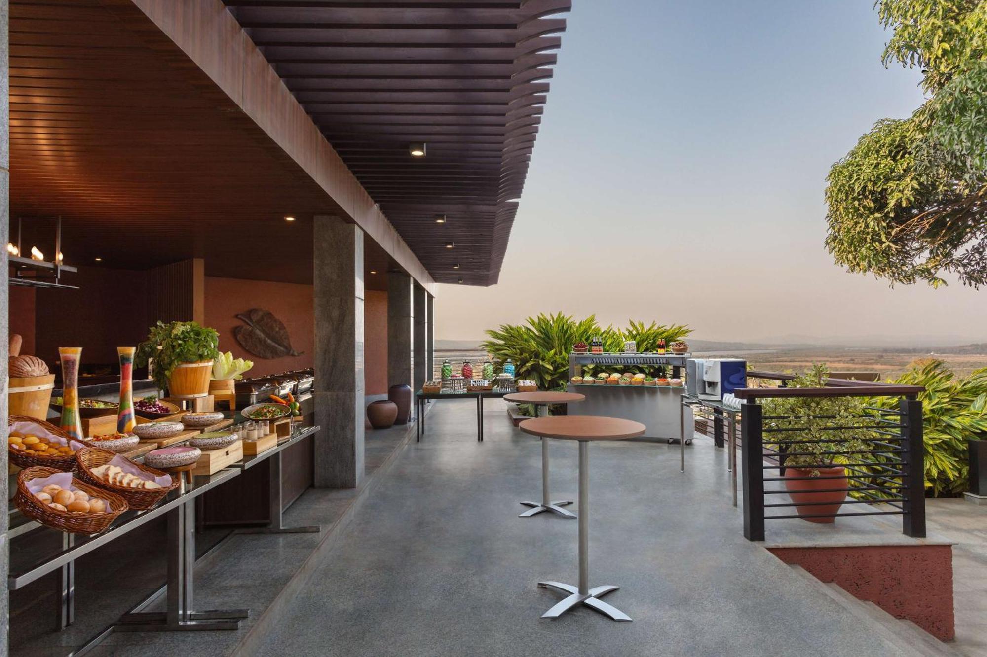 Doubletree By Hilton Goa - Panaji Hotel Buitenkant foto