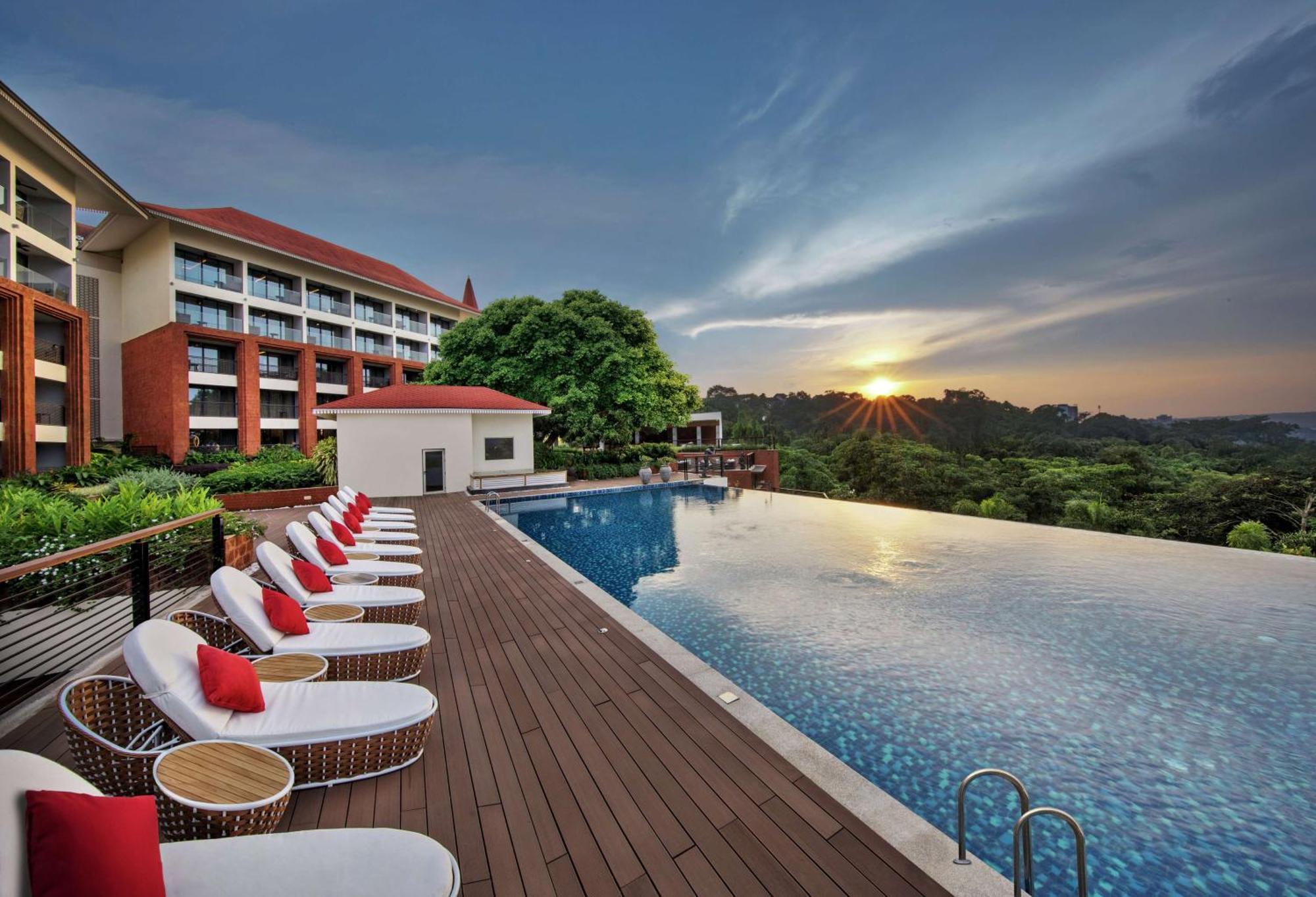 Doubletree By Hilton Goa - Panaji Hotel Buitenkant foto