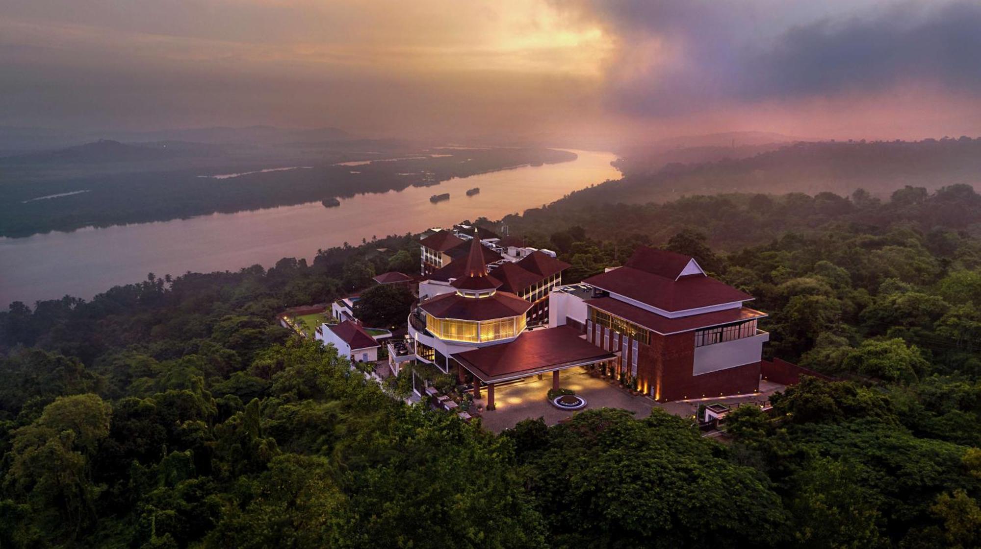 Doubletree By Hilton Goa - Panaji Hotel Buitenkant foto