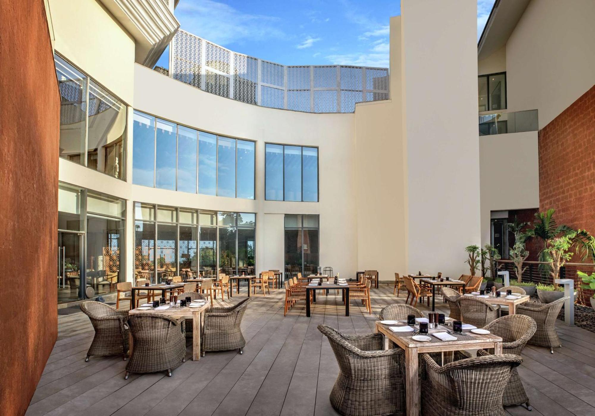 Doubletree By Hilton Goa - Panaji Hotel Buitenkant foto