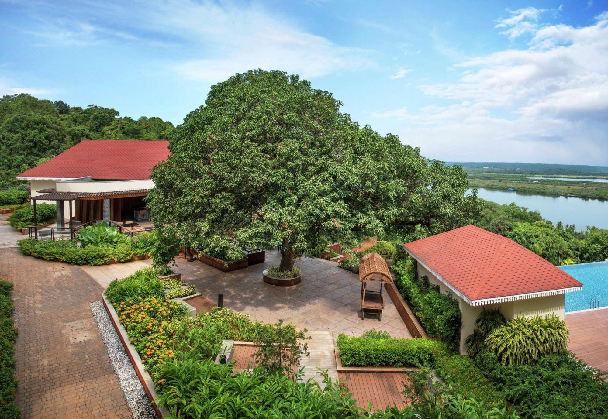 Doubletree By Hilton Goa - Panaji Hotel Buitenkant foto